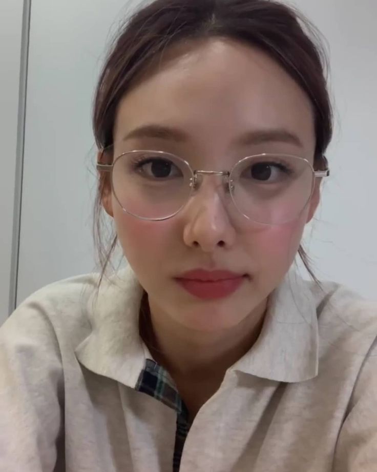 Specs For Round Face, Eyeglasses For Women Round Face, Specs Frames Women, Eyeglasses For Round Face, Frames For Round Faces, Asian Glasses, Korean Glasses, Nayeon Lq, Glasses For Round Faces