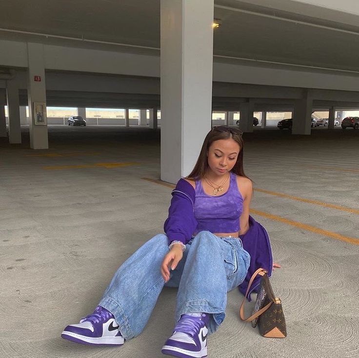 Purple Jordan Outfits, Purple Outfits Black Women, Lavender Top Outfit, Outfits With Jordan 1s, Dunks Outfit, Jordan 1 Outfit Women, Rain Outfit, Purple Streetwear, Outfits Black Women