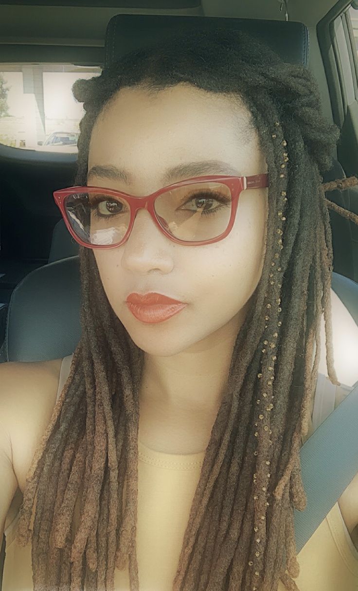 Hair Styles Alternative, Loc Sprinkles Locks, Locs And Glasses, Locs Glasses, Fairy Locks, Loc Sprinkles, Fairy Locs, Glasses Pfp, Dreadlocks Jewelry