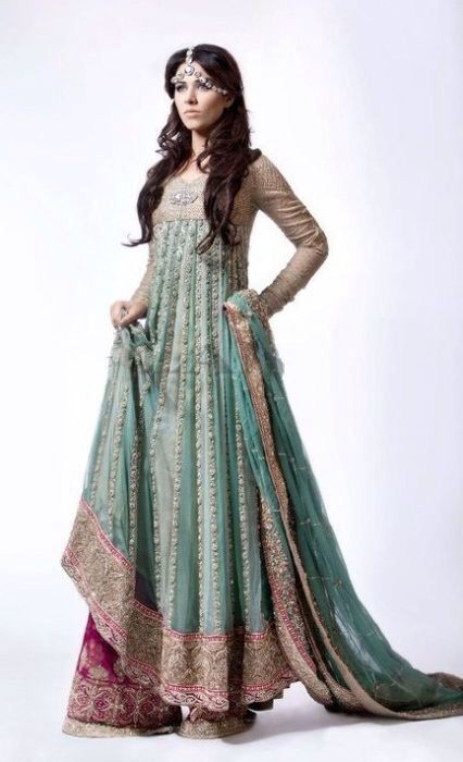 Dhaka pants! I need this outfit. Dress Colour Combination Ideas, Dress Colour Combination, Aqua Green Dress, Anarkali Bridal, Walima Dress, Saree Bollywood, Pakistani Couture, Dress Colour, Dress Luxury