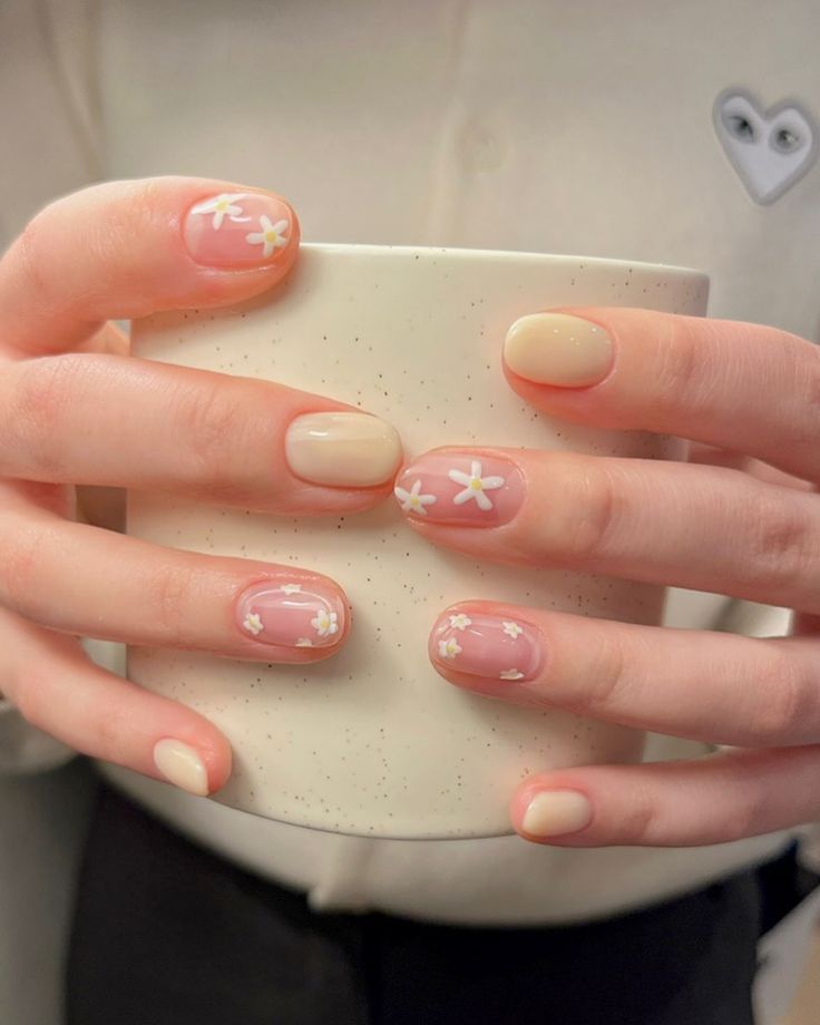 Floral Nail Design, Hello Nails, Cute Simple Nails, Floral Nail Designs, Floral Nail, Simple Gel Nails, Summery Nails, Casual Nails, Pretty Gel Nails