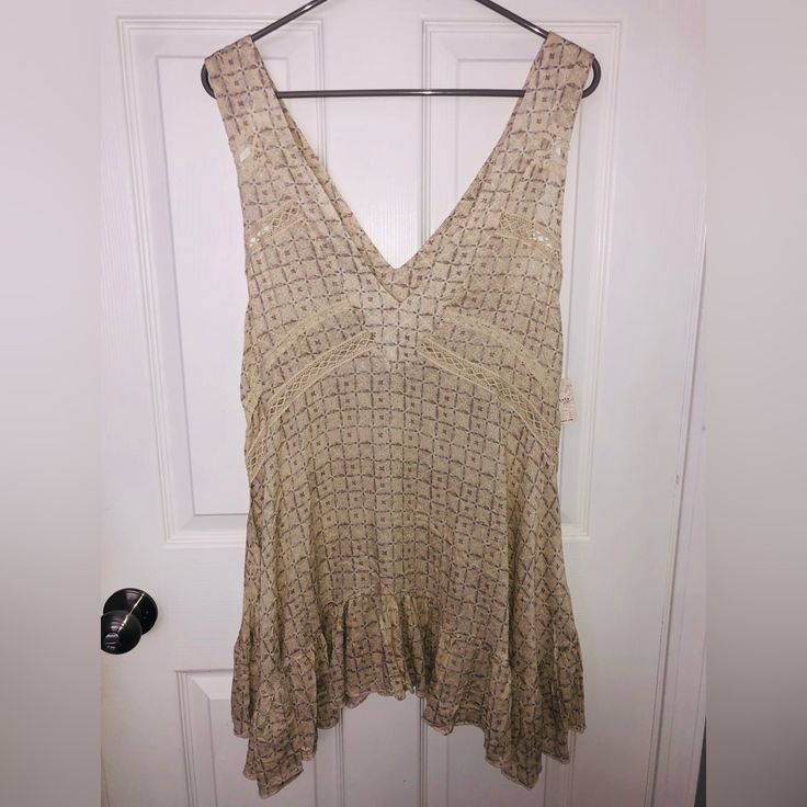 “Tea Combo” Colored Free People Dress/Swim Coverup. Neutral Colors With Small Lace/Knit Like Details Throughout Dress. Deep V Cut Neck In Front And Back. Flowy Bottom. New With Tags. Neutral V-neck Beach Top, Beige V-neck Mini Dress For Beach Season, Beige V-neck Mini Dress For Beachwear, V-neck Tops For Warm Weather, Neutral V-neck Tops For Beach, Neutral V-neck Top For The Beach, Neutral Mini Dress For Summer, Neutral Color Summer Mini Dress, Beige Sleeveless Beachwear Top