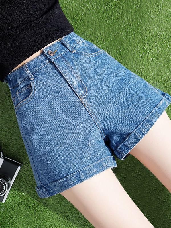 📦FREE Shipping on orders over $80 Stay on-trend in the classic June Blue Denim Mom Shorts from PacSun. These high-rise mom shorts feature a 5-pocket body and a cuffed hem.FIT + SIZING Mom shorts High-rise 11'' rise 2.5'' inseam FABRICATION + CARE Rigid fabric Light blue wash Cuffed hem 5-pocket body Zip fly closure 100% cotton Machine washable MEASUREMENTS Model is wearing a size 25 Model measurements: 5’8” height, 32.5” bust, 25” waist, 37” hip Denim Mom Shorts, Fabric Light, Plus Size Swimsuits, Mom Shorts, Pacsun, Denim Women, New Black, Clothing Items, Green And Grey