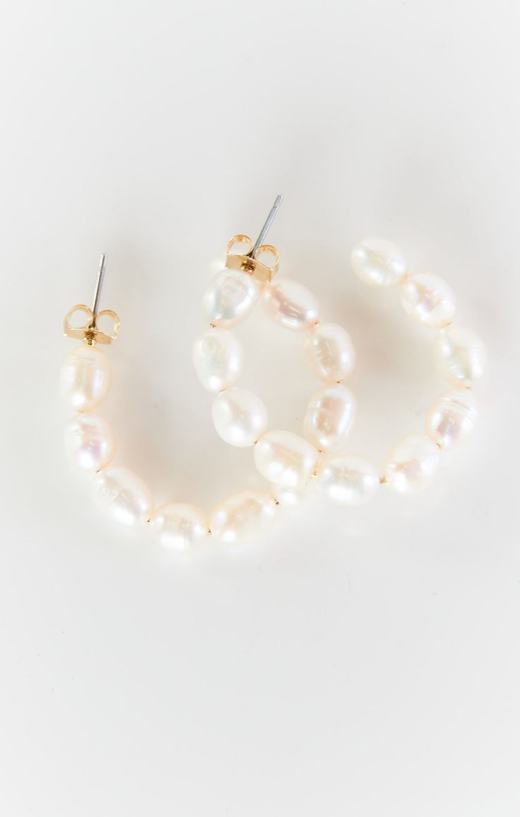 ALV Jewels Penny Pearl Hoop Earrings ~ Ivory – Show Me Your Mumu Bridal Hoop Earrings, Homecoming Accessories Jewelry, Sisterhood Dresses, Bridesmaid Jewelry Ideas, Pearl Hoops Earrings, Alv Jewels, Hoco Jewelry, Wedding Day Earrings, Pearl Earrings Hoop