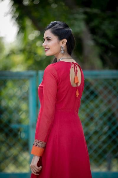 Kurti Styles, Indian Sari Dress, Short Dress White, Asian Wedding Dress, Saree Gown, Long Gown Dress, Long Dress Design, Dress Neck Designs, Fashion Gowns