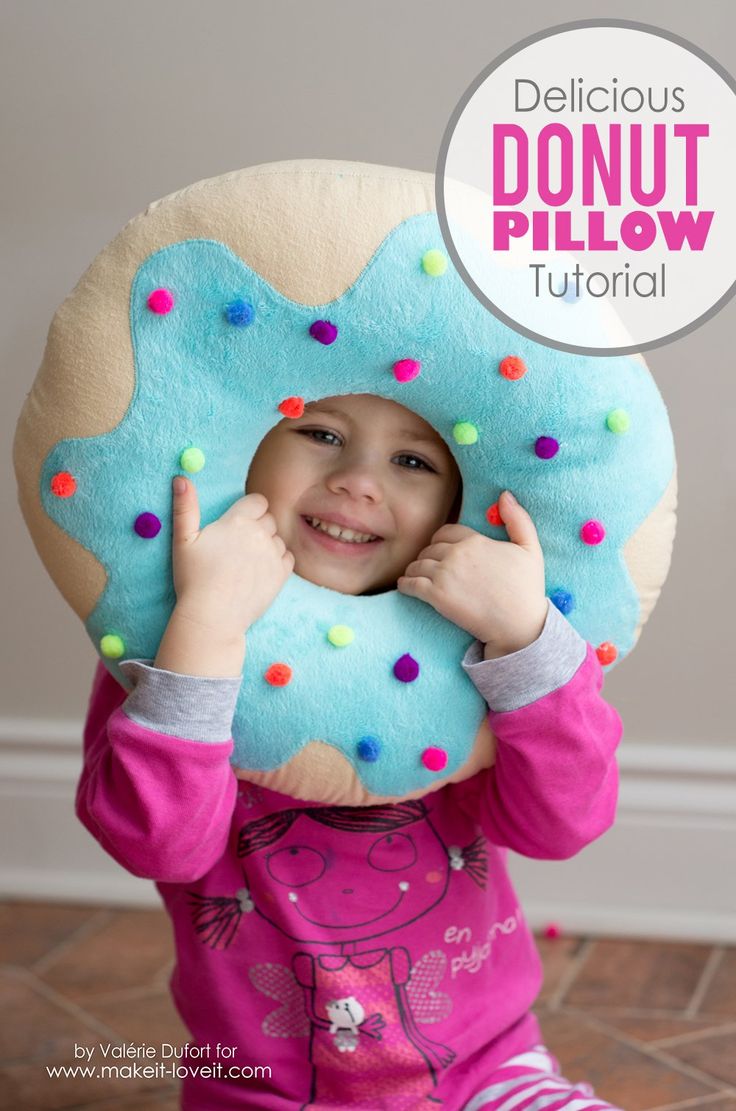 Delicious Donut Pillow Tutorial Monster Pillows, Donut Pillow, Fun Pillow, Pillow Tutorial, Bantal Sofa, Kids Sewing, Sewing Pillows, Sewing Projects For Kids, Sewing Class