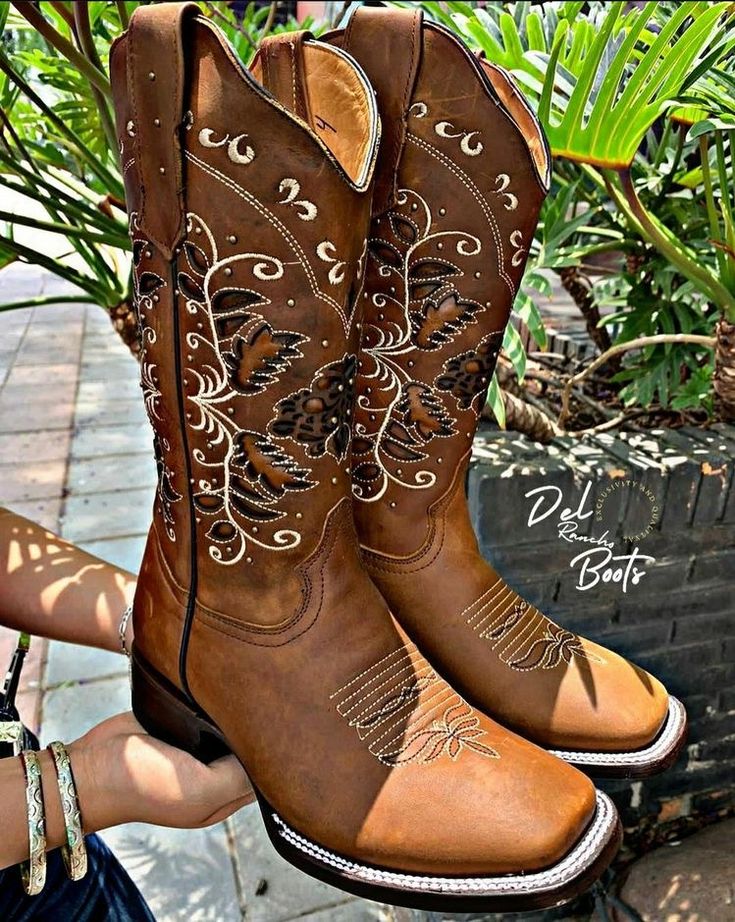 Broad Square Toed Cowgirl Boots, Boho Cowgirl Boots, Vaquero Boots Women, Western Cowgirl Boots Outfit, Cowboy Boots Woman, Prom Cowboy Boots, Dressy Cowgirl Boots, Pretty Cowgirl Boots, Cute Western Boots