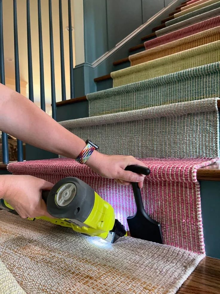 Installing a stair runner is an easy DIY project. This complete step-by-step guide walks you through everything you need to know. Diy Stair Runner, Enclosed Staircase, Diy Staircase Makeover, Stair Runner Installation, Wood Stair Treads, Gallery Wall Staircase, Hardwood Stairs, Diy Staircase, Stairs Makeover