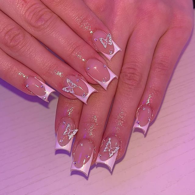 Light Purple Nails Acrylic Coffin, Plain Pink Acrylic Nails Short, Light Purple Nails Short, Acrylics With Charms, Nail Inspo Square Medium, Light Pink Short Nails, Nail Ideas Medium, Short Nail Set Ideas, 18th Birthday Nails Ideas