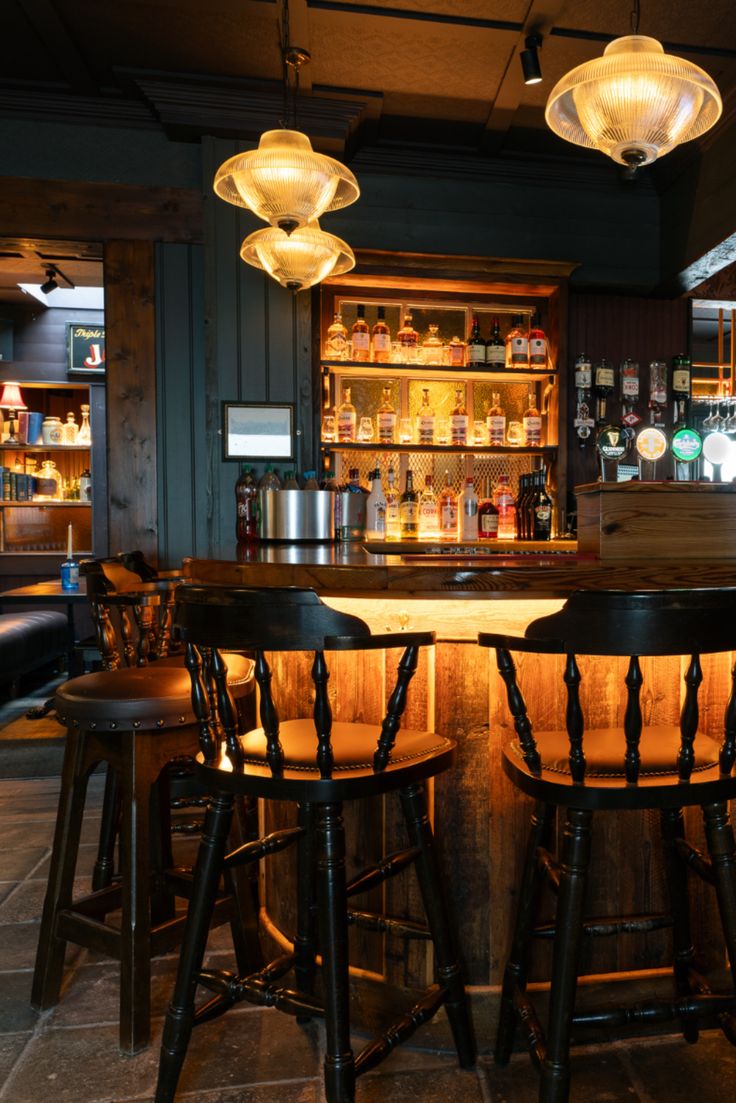 Traditional Pub Design Irish Bar Ideas Pub Design Basement, Pub Toilets Design, Old Irish Pub Interior, Country Pub Interior, Irish Pub Aesthetic, Ireland Interior Design, English Pub Interior, Leitrim Ireland, Pub Interior Ideas