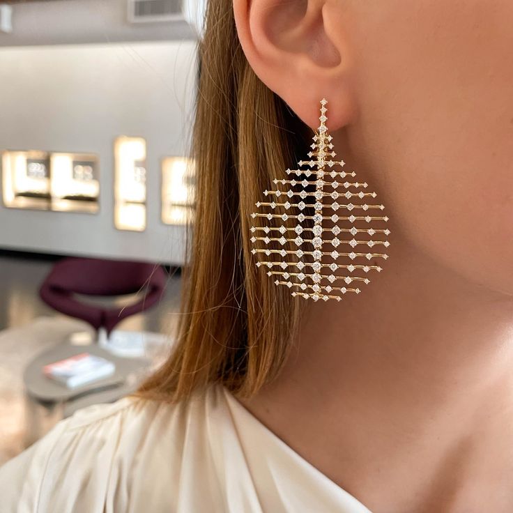 Steal the spotlight with these unexpected statement earrings, featuring 5.60 carats of round brilliant diamonds set in 18K yellow gold. Part of Fernando Jorge’s Brilliant Collection, this design is an ethereal tribute to the inherent beauty of each brilliant cut diamond. What makes these earrings truly special is the impossibly delicate gold lattice structure, flexibly moving with you as it showcases each radiant stone. Disco Earrings, Lattice Structure, Steal The Spotlight, Rose Gold Earrings, Brilliant Diamond, Round Brilliant Cut Diamond, Best Brand, Brilliant Cut Diamond, Round Brilliant Cut