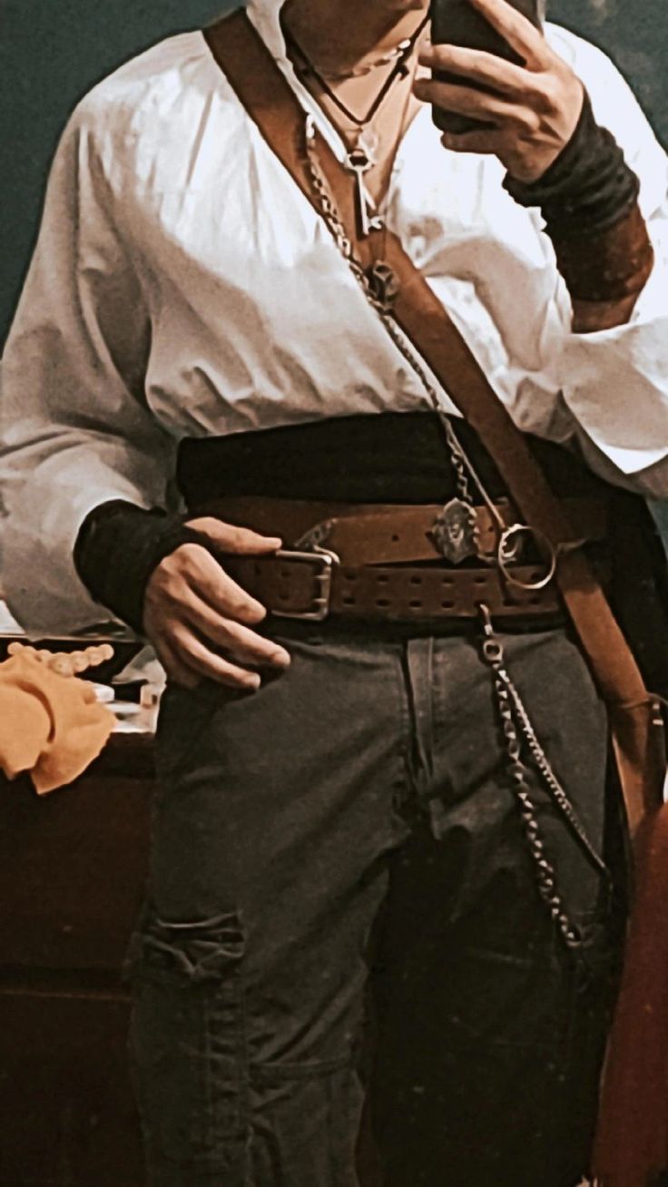 Male Pirate Cosplay, Pirate Fit Men, Mid Evil Outfits Men, Medieval Commoner Aesthetic, Adventure Outfit Male, Ren Fair Costume Men, Pirate Outfit Men Aesthetic, Pirate Style Men, Pirate Astethic Clothes