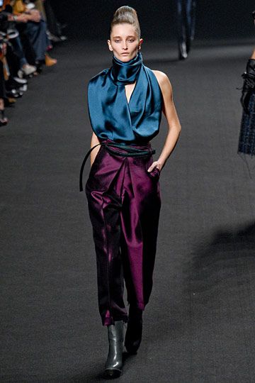 Fall jewel tones - Haider Ackerman Jewel Tones Fashion, 2011 Runway, Winter Typ, Violet Rose, Rose Bleu, Haider Ackermann, Runway Pictures, Fashion 2017, Jewel Tones