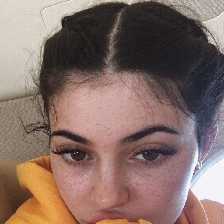 See this Instagram photo by @kyliejenner • 2.1m likes Maquillaje Kylie Jenner, Instagram Brows, Looks Kylie Jenner, Estilo Kylie Jenner, Blond Balayage, Eyelash Extensions Styles, Kylie J, Kim K Style, Kardashian Kollection