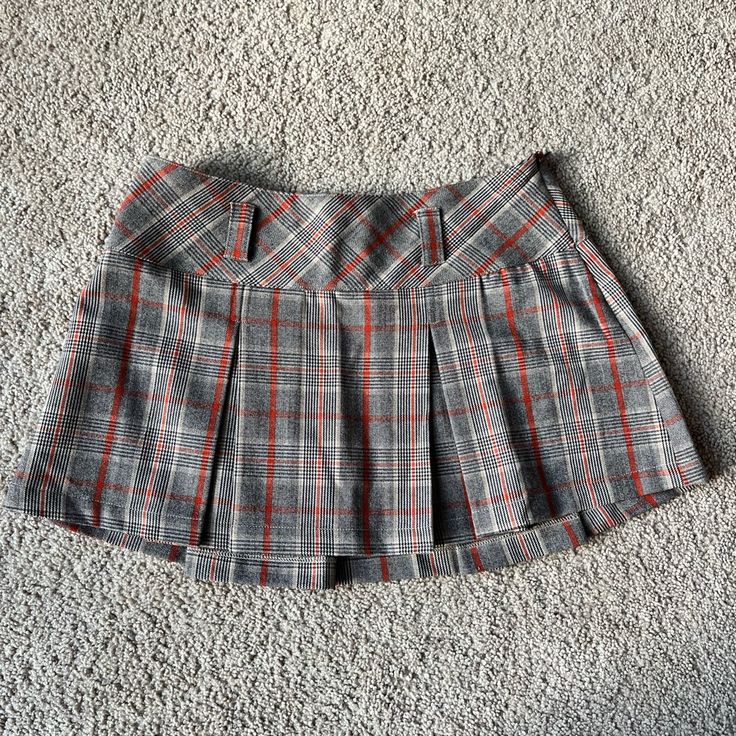 Zipper Belt Loops Never Worn Casual High-waisted Tennis Skirt For Fall, Casual High Waist Tennis Skirt For Fall, Fall School Skort, Y2k Mini Skort For Fall, Orange Mini Skirt Casual Style, Orange Casual Mini Skirt For Fall, Casual Orange Mini Skirt For Fall, Casual Fall Skirt For School, Casual Fall School Skirt