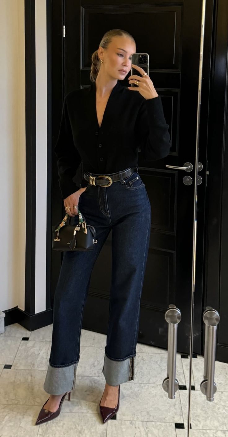 Jane Smith Outfit, Brown Heel Outfit, High Class Women Style, Navy Silk Pants Outfit, Friend Birthday Dinner Outfit Ideas, Color Outfits Combinations, Valentino Boots Outfit, Lean Column Body Shape Outfits, Jennifer Aniston The Morning Show Style