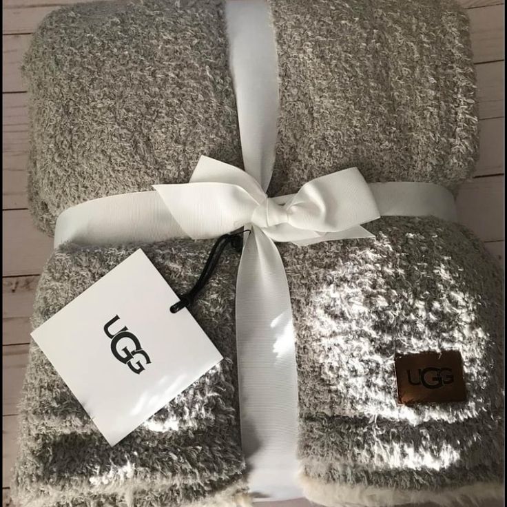 two towels wrapped in grey and white with a tag on the side that says glg