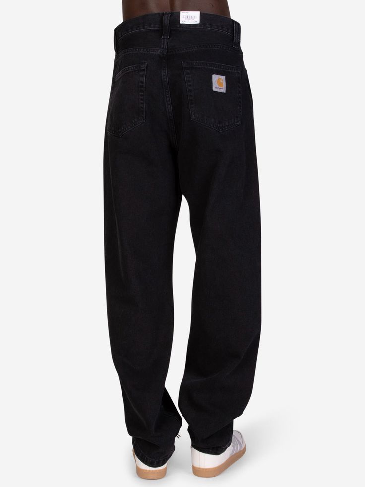 The Carhartt WIP Landon Pant is your new everyday partner-in-crime. Crafted from heavyweight, stone-washed denim, these jeans are tough enough to tackle any adventure you throw their way. The loose tapered fit offers all-day comfort, whether you're hustling through the streets or kicking back with friends. Classic features like the five-pocket design and contrast stitching keep things functional, while the square label adds a subtle touch of Carhartt WIP's signature workwear heritage.
  100% cot Pantalon Carhartt, Boot Pumps, Mm6 Maison Margiela, Carhartt Wip, Sweater Coats, Pocket Design, Denim Wash, Women Brands, Jean Jacket