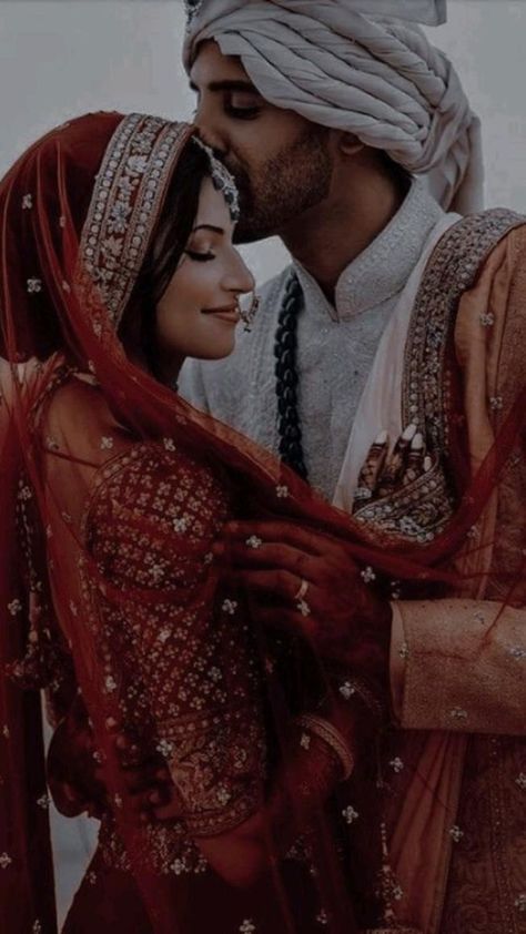 Desi Wedding Pictures, Desi Wedding Couple Aesthetic, Indian Bride And Groom Aesthetic, Desi Wedding Photography, Bride Choli, Nikkah Photos, Baraat Photography, Nikkah Photoshoot, Desi Wedding Aesthetic