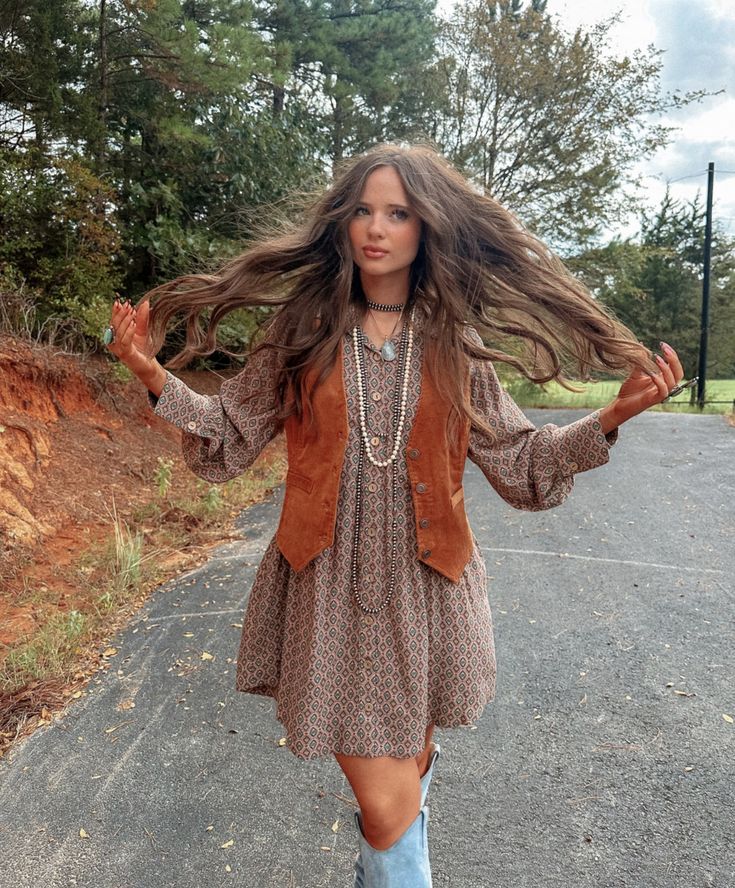 Winter Hippie Outfits Boho, Hippie Western Outfits, Classy Cowgirl Outfits, Gold Boutique, Corduroy Vest, Girls Winter Dresses, Cottagecore Clothes, Dress Hairstyles, New Clothes