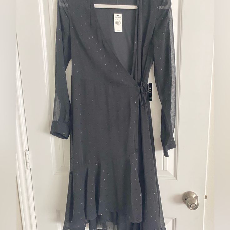 New Midi Wrap Dress Size Small Long Sleeve Black V-neck Holiday Dress, Black V-neck Dress For Holiday, Elegant Holiday Dress For Fall, Chic Holiday Midi Dress, Elegant Fall Holiday Dress, Fall Holiday Midi Dress, Christmas Evening Midi Dress, Long Sleeve Midi Dress For Holidays, Fitted Midi Dress For Winter Holiday