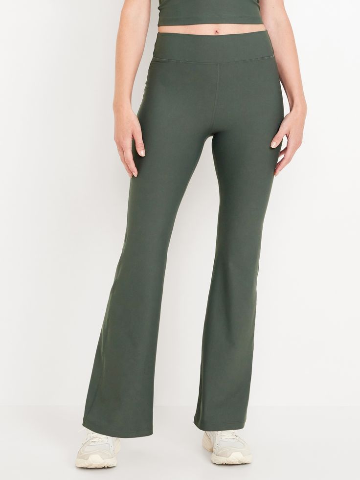 hidden front pocket go-dry wicks moisture extra high waist is 1" higher than standard high rise sits above belly button fitted hip and thigh hits below ankle 31 1/2" regular inseam 29 1/2" petite inseam 35 1/2" tall inseam models are approx.  5'9" and wear sizes s (4), l (12), and xl (18)machine wash according to the care instruction label  . Best Holiday gift for Women , perfect Leggings for Christmas! Perfect Leggings, Flare Leggings, Active Wear Leggings, Old Navy Women, Big And Tall, Petite Size, Winter 2024, Belly Button, Colorful Leggings