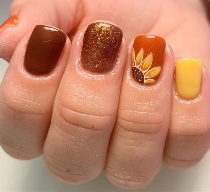 Fall Nails For Wedding, Thanksgiving Manicure Ideas, Short Simple Fall Nails, Fall Sunflower Nails, Sunflower Nail Ideas, Nail Designs For Fall, Time Nails, Paris Nails, Thanksgiving Nail Art