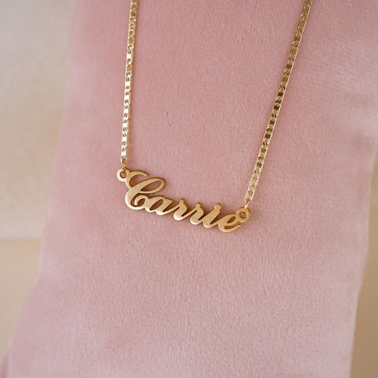 Carrie Bradshaw Necklace, Classic 14k Gold Personalized Necklace, Classic Jewelry With Initial Pendant And Name, Classic Initial Pendant Chain Necklace, Classic Jewelry With Initial Pendant, Classic 14k Gold Custom Necklace, 14k Gold Nameplate Necklace With Chain, Gold Nameplate Necklace In Fine Jewelry Style, Classic Yellow Gold Pendant Name Necklace