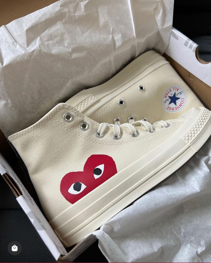 cdg converse Converse Play Outfit, Commes Des Garcons Converse, Heart Converse, Cdg Converse, Converse Aesthetic, Play Converse, Garcons Converse, Cute Converse, Comme Des Garcons Converse