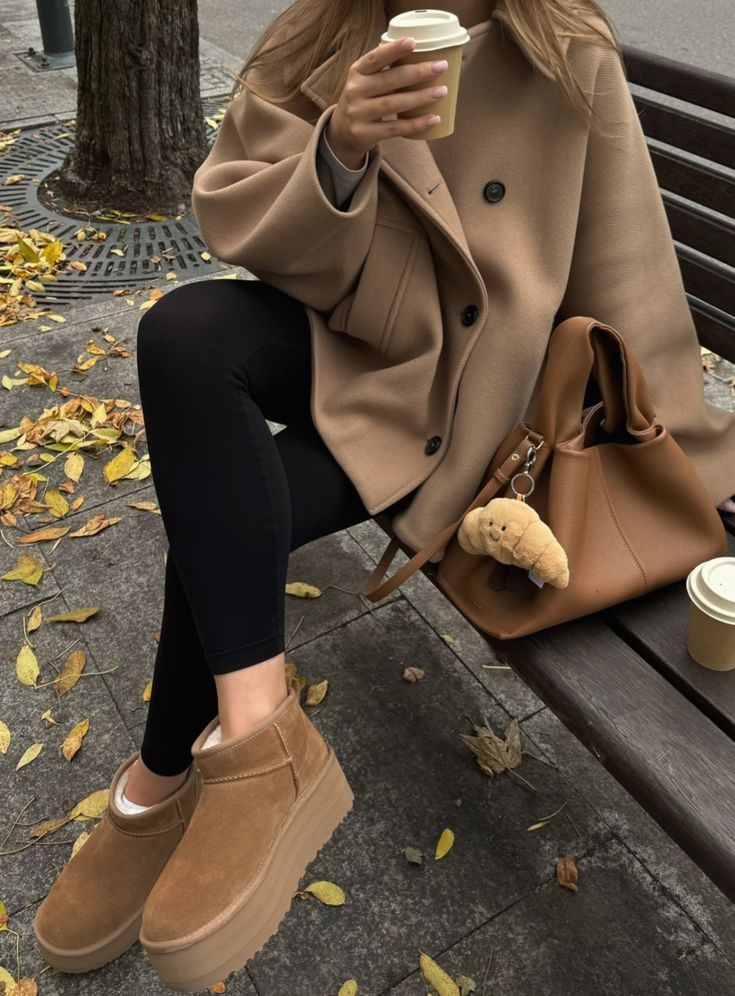 Cute Fall Outfits Comfy, Ugg Classic Ultra Mini Outfit, Casual Cute Fall Outfits, Fall Outfits Latina, Fall Outfits Old Money, Fall Outfits Curvy, Comfy Casual Fall Outfits, Ugg Ultra Mini Outfit, Ultra Mini Uggs Outfit