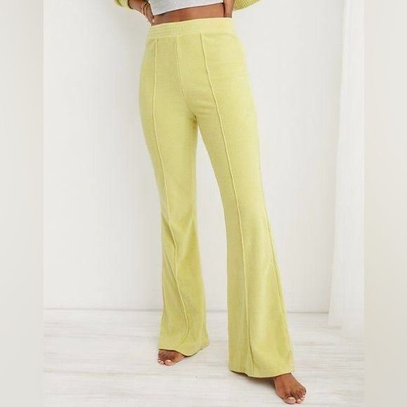 Groove-On: Buttery-Soft, Ribbed Velour With A Pretty Texture Elastic Waistband For Your Best Fit Allover Texture With Pintuck Seaming Deets! 64% Cotton, 36% Polyester Size Medium New With Tags! Color Is Batalia Green It’s More Of A Gorgeous Yellow/Green Flare Lounge Pants, Retro Pants, Flare Legging, Flared Leggings, Flare Pant, Stretchy Pants, How To Hem Pants, High Waisted Flares, Comfy Pants