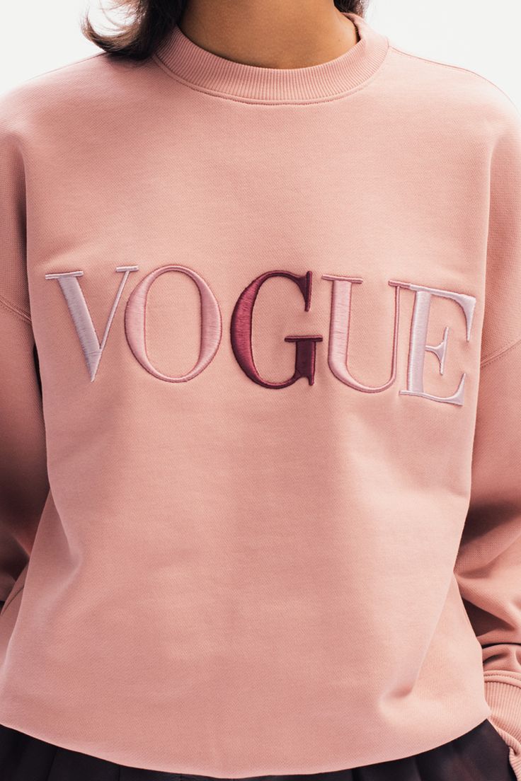 Vogue sweatshirt in old pink with colourful logo embroidery made of 100% organic cotton. This Vogue sweater with a drop shoulder is a loose fit with high quality 3D logo embroidery with ribbed cuffs and soft cotton quality is sustainably and fairly manufactured in Portugal. The model wears size S. For an oversized fit, we recommend selecting one size larger. Logo Embroidery Ideas, Sweatshirt With Embroidery, Embroidery Designs Sweatshirt, Colourful Logo, Statement Sweatshirt, Sweatshirt Embroidery, Print Embroidery, Pink Embroidery, Trendy Hoodies