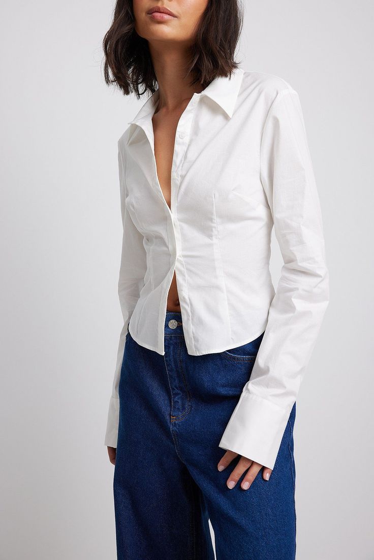 Outfits With Jeans And White Shirt, Fitted White Button Down Shirt, Fitted White Button Up, Womens White Button Up, Fitted Collared Shirt Women, Button Up Business Casual Women, White Formal Blouse, White Shirt Button Up, White Fitted Shirt Outfit