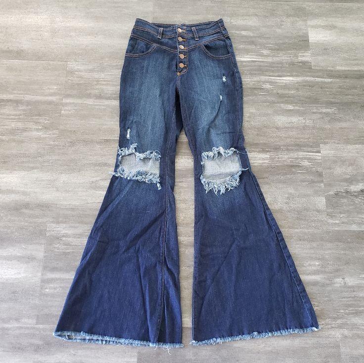 Never Worn Squish Mellow, Flare Jeans Outfit, Wishlist 2024, Country Casual, Jean Color, Jeans Outfits, Cute Jeans, Fashion Nova Jeans, Western Boho