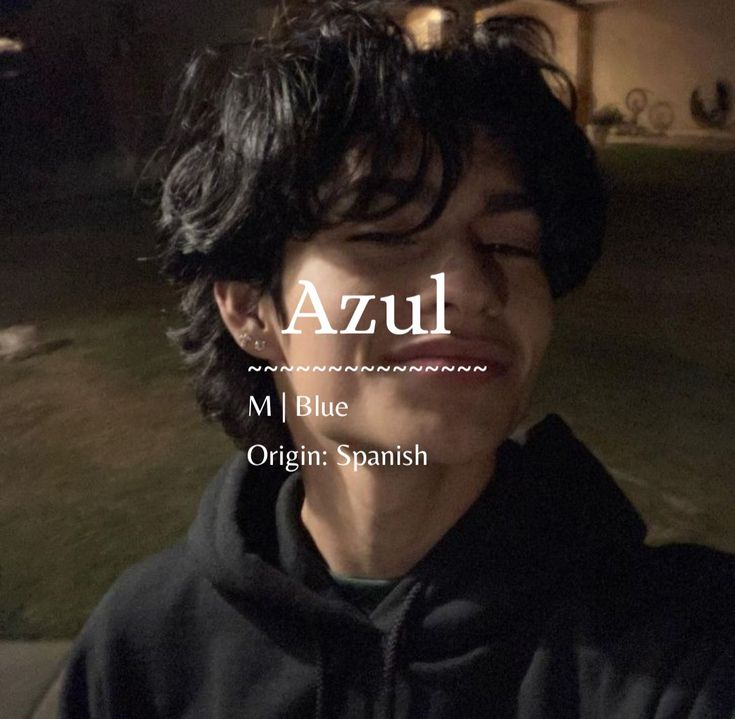 a young man with his eyes closed and the words azzul in front of him