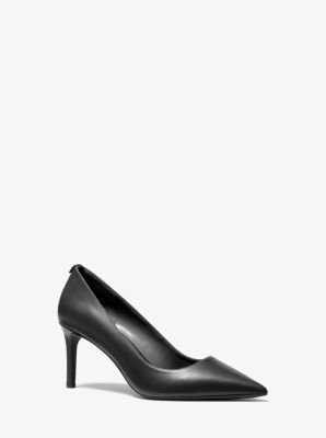 ALINA FLEX PUMP Black Dating, Comfortable Heels, Heel Type, Pretty Much, Leather Pumps, Pump Shoes, Smooth Leather, Comfortable Shoes, Kitten Heels