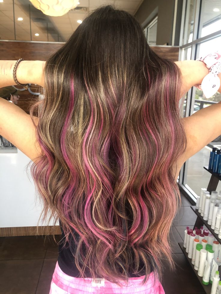 Brown Hair With Pink Highlights, Brown And Pink Hair, Pink Hair Streaks, Pink Hair Highlights, Pink Blonde Hair, Pink Hair Dye, Peekaboo Hair, Cute Hair Colors, Brown Hair Inspo