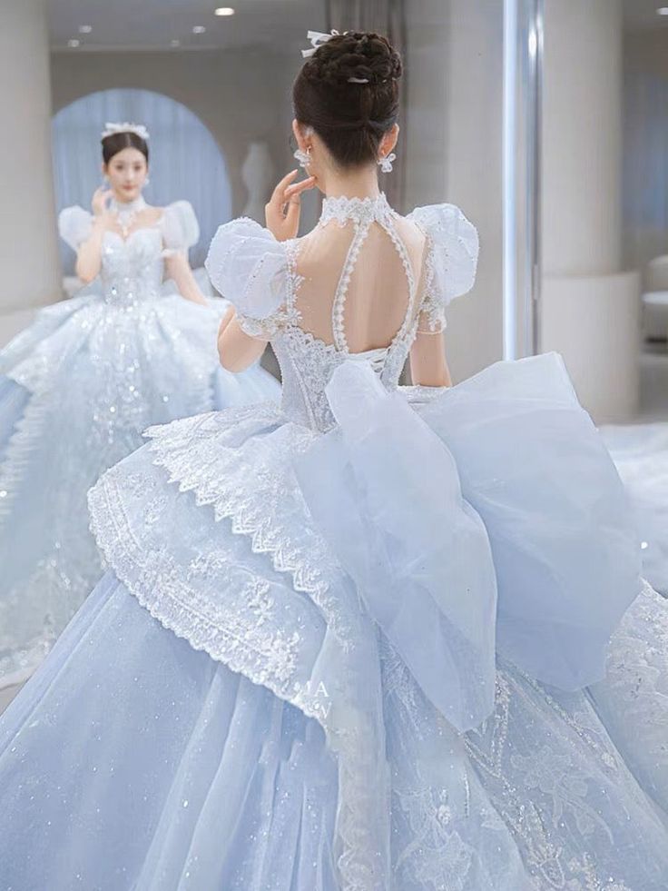 Large Ball Gowns, Dresses For 15 Birthday, Dream Dress Princesses, Big Dresses Princesses, Beautiful Gowns Princesses, Bar In Home, Luxury Bridal Dress, Poofy Dress, Vintage Ball Gowns