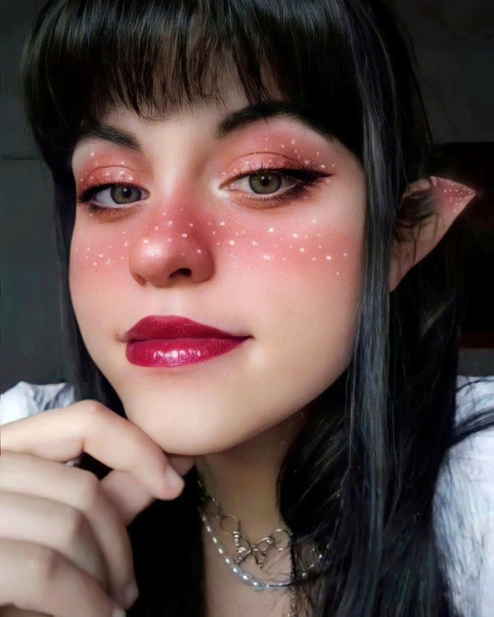 Mushroom Elf Makeup, Strawberry Make Up Look, Christmas Fairy Makeup, Christmas Elf Makeup Looks, Mushroom Makeup Looks, Elf Cosplay Makeup, Elf Makeup Christmas, Elf Makeup Looks Christmas, Mushroom Fairy Makeup