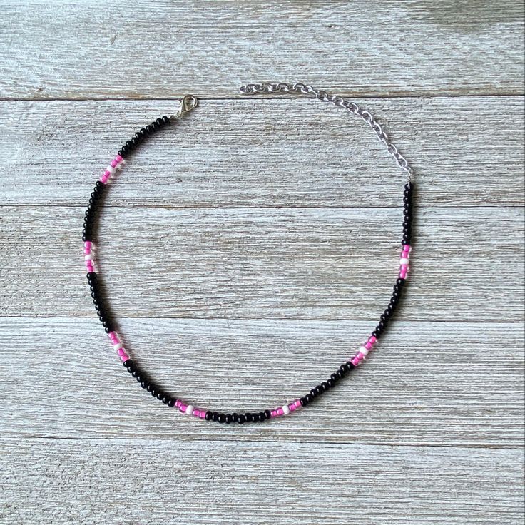 Black Pink Beaded Jewelry, Black Beaded Bracelets Women, Black And Pink Beaded Necklace, Pink And Black Necklace, Pink And Black Bracelets, Black And Pink Bracelet, Seed Bead Bracelets Ideas, Pink Beaded Jewelry, Black Beads Bracelet