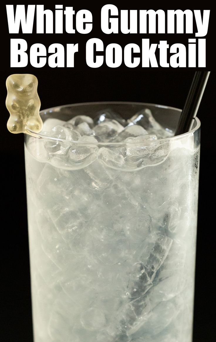 A tall glass filled with pebble ice and white colored cotkail. A white gummy bear is on the rim as a garnish. White Cocktails Drink, White Tea Cocktail, Gummy Bear Drink Alcohol, White Mixed Drinks, Gummy Cocktail, White Gummy Bear Shot Recipe, Low Cal Alcoholic Drinks Easy, White Gummy Bear, Gummy Bear Cocktail