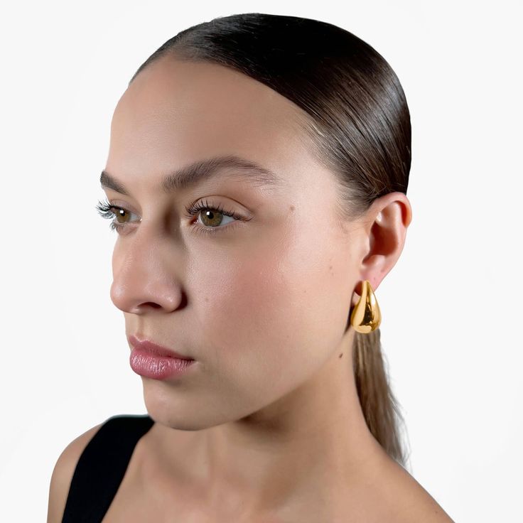 With these Bottega drop gold earrings, all that glitters is gold. Inspired by the iconic Italian fashion house Bottega Veneta, hand-finished, these statement earrings will add a touch of sophistication and glam to any outfit. The Bottega drop gold earrings feature a timeless design with delectably smooth edges and finishes. These are complemented with exquisite craftsmanship for a luxurious look that's guaranteed to turn heads. These earrings are fit for any occasion, effortlessly taking you fro Luxury Tarnish-resistant Drop Earrings, Luxury Recycled Gold Drop Earrings, Silver Bottega Earrings, Botegga Venetta Drop Earrings, Luxury Statement Earrings With Gold-tone Hardware, All That Glitters Is Gold, Drops Design, Gold Drop Earrings, Silver Roses