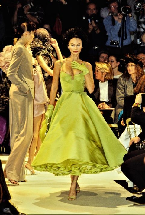 Givenchy 1996 Spring Couture, Givenchy Vintage Haute Couture, Green Luxury Aesthetic, Green Couture Dress, 90s Haute Couture, Couture Fashion Gowns, Iconic Runway Looks, Vintage Runway Dresses, 90s Couture