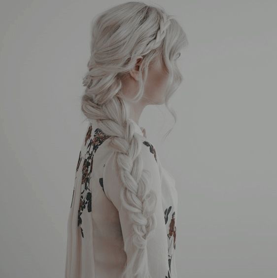 White Hair In Braids, White Haired Face Claims, Wavy White Hair, White Braided Hair, White Haired Princess, Long White Hairstyles, White Hair Princess, White Hair Braids, White Long Hair