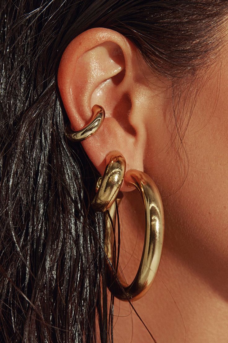 Any outfit, every day, all occasions. Sculpted in a two-inch arc, our 18K gold filled hoops are the style that unites true hoop girls and those who just dabble in the art. Wear solo or alongside other hoops in a graduating stack. Jewelry Collection Handcrafted in Brazil 18k Gold Filled Thickness: 7mm Diameter: 2" Weight: 0.55 oz Waterproof Hypoallergenic Gold Hoop Earring Stack, Gold Chunky Earrings, Stack Jewelry, Chunky Gold Earrings, Gold Statement Jewelry, Chunky Gold Jewelry, Thick Gold Hoop Earrings, Thick Gold Hoops, Dope Jewelry Accessories