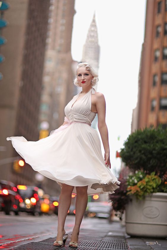 Community wall photos – 48,378 photos | VK Windy Skirts, Retro Beauty, Vintage Models, Retro Chic, Belle Epoque, Mode Vintage, Up Girl, Dress With Bow, Marilyn Monroe