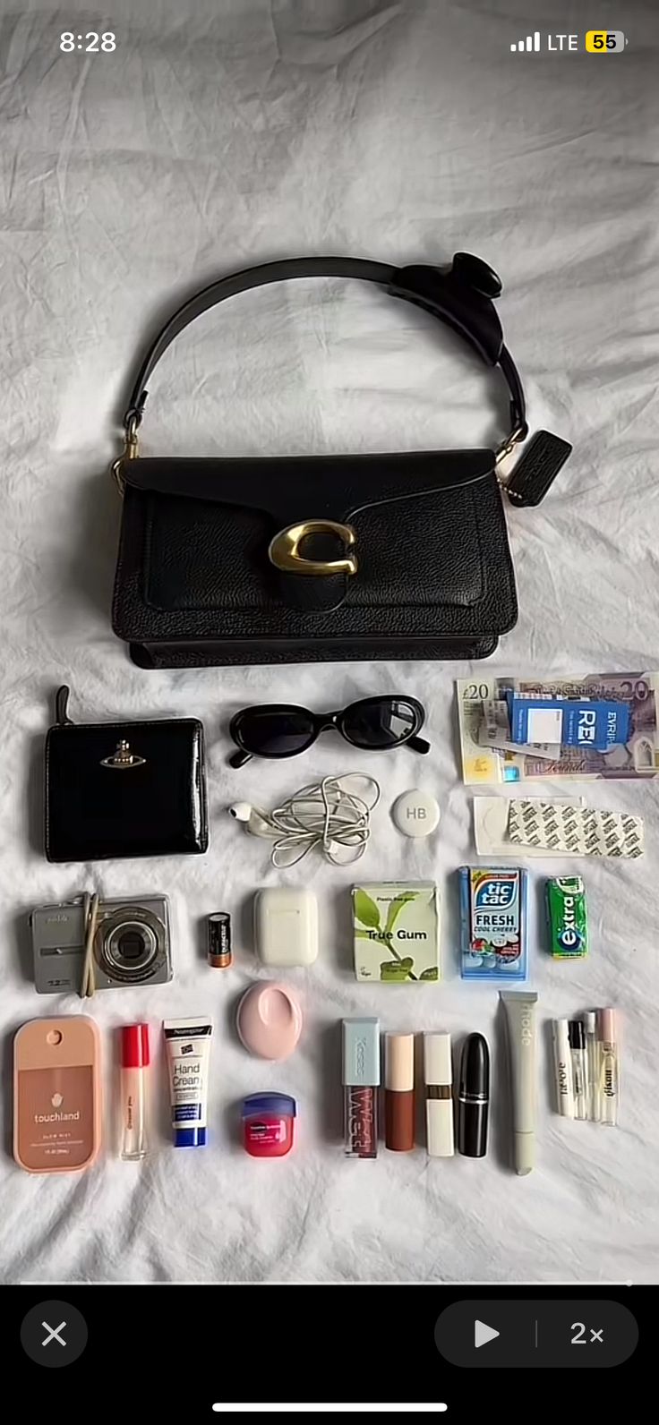 What's In My Purse Aesthetic, Bag Astethic, Mary Poppins Bag, Poppins Bag, Everyday Bag Essentials, Swag Bags, What's In My Purse, Blink Blink, School Bag Essentials