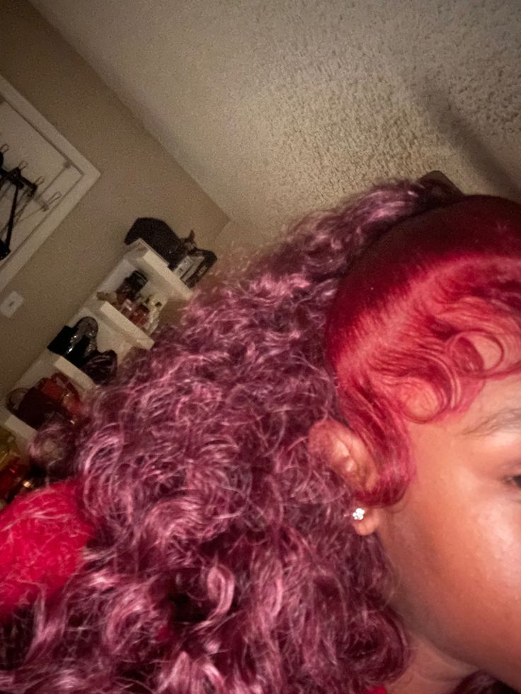 Burgundy Red Hair, Magenta Hair, Dyed Curly Hair, Natural Red Hair, Peekaboo Hair, Cute Hair Colors, Dyed Hair Inspiration, Cute Box Braids Hairstyles, Dyed Natural Hair