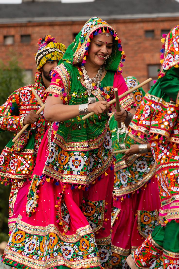 Hold everyone captive with your #Garba moves! Join #GarbaClasses at #SurTaalPerformingArt | Call +91-9016076169 | 9067606046 & Visit http://www.surtaalperformingart.org #Ahmedabad #Navratri2019 #Navratri #Gujarati #Gujarat Gujrat Traditional Dress, Gujarat Traditional Dress, Dandiya Shoot, Garba Dance Photography, Garba Pictures, Garba Video Dance Navratri, Dandiya Photo, Navratri Garba Photo, Gujarati Garba Chaniya Choli