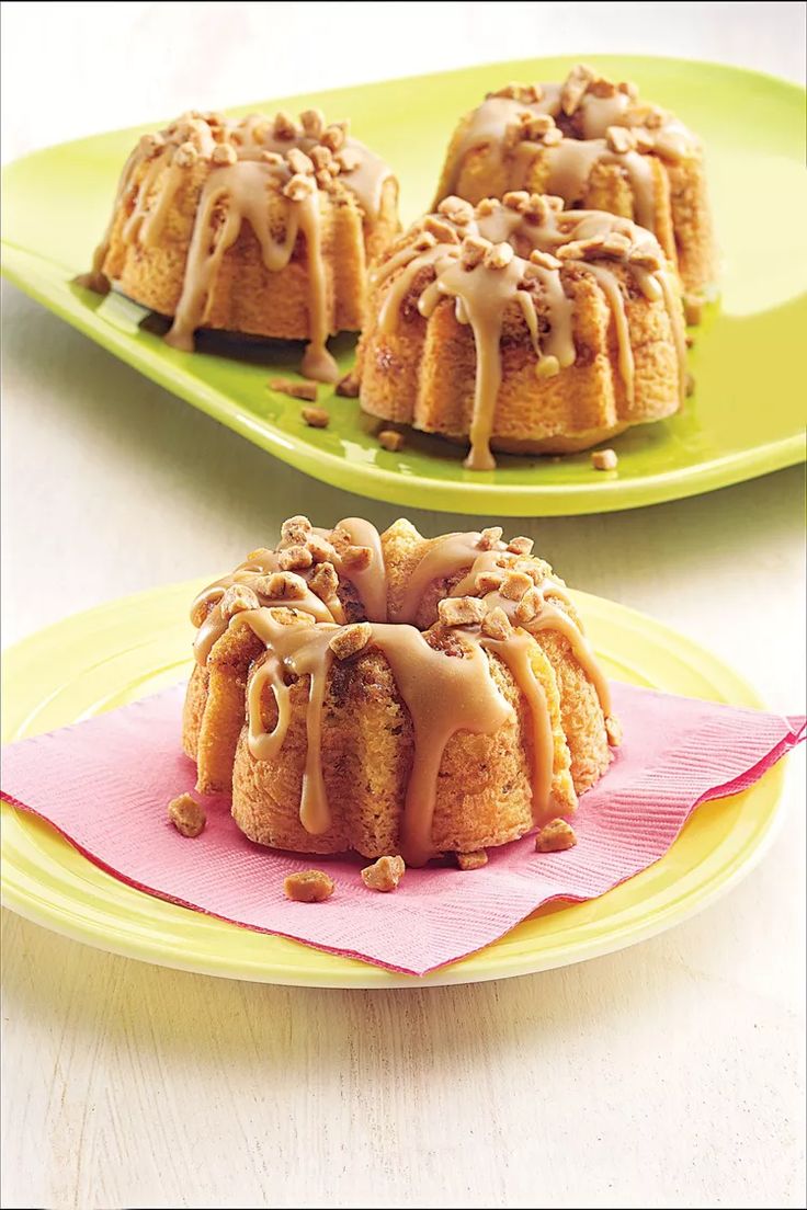 two plates with bundt cakes on them sitting on a table